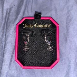 Women’s earrings